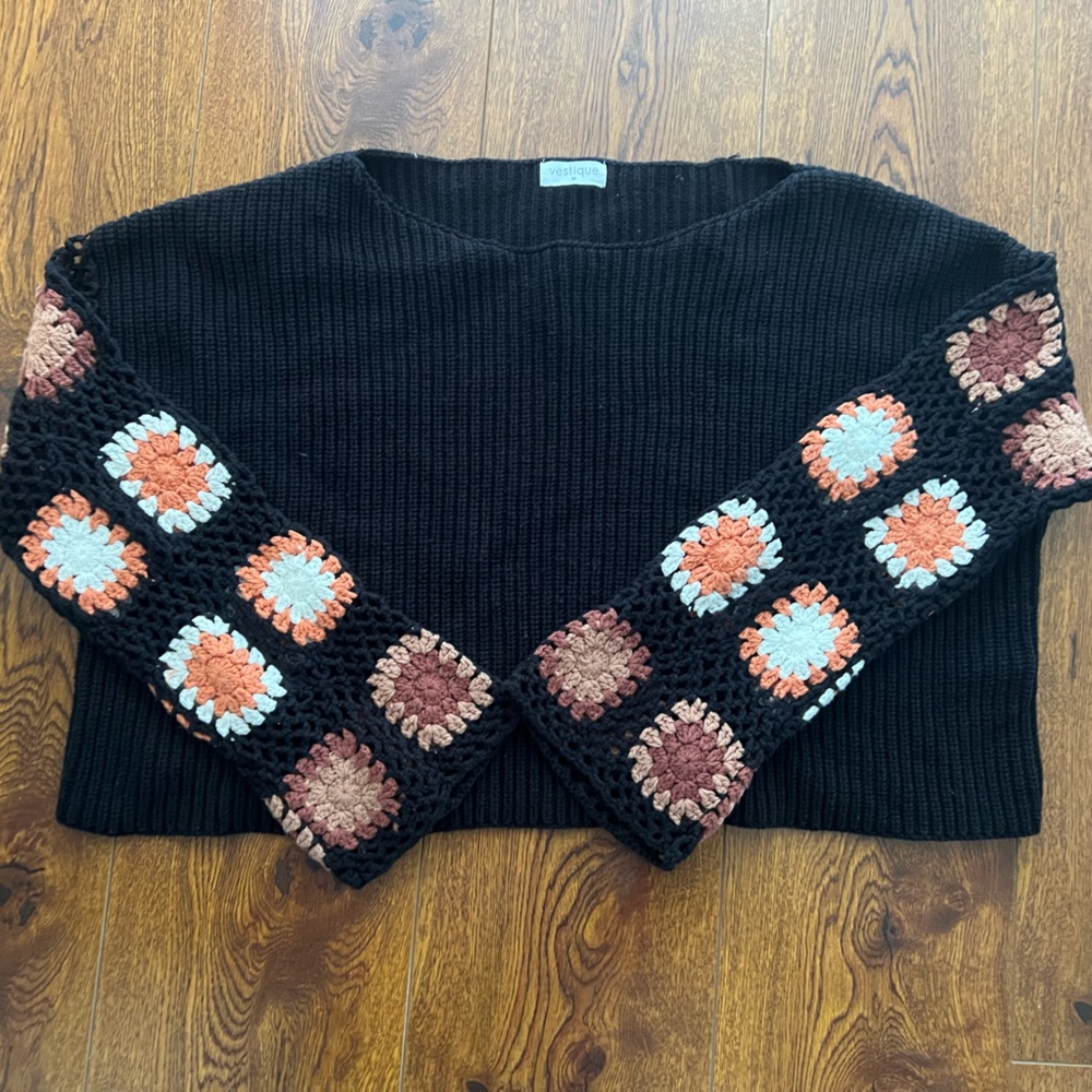 Black crochet granny square flare sleeve sweater - Picture 3 of 4